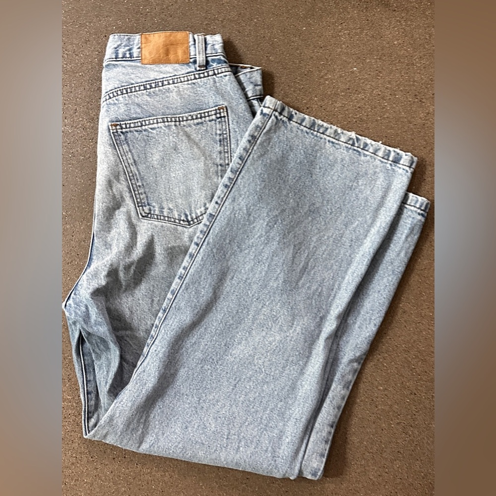 Cotton On
Loose Straight Jean - Picture 2 of 9